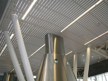 Dobner Metalldecken im Sofia-Flughafen in Bulgarien